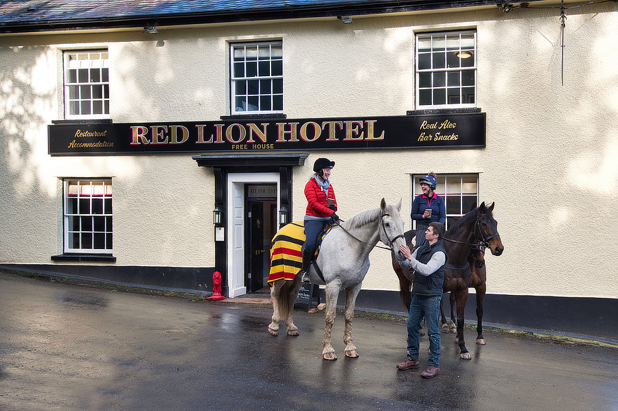 red lion oakford, restuarant exmoor, accommodation exmoor, pub exmoor, bed breakfast exmoor